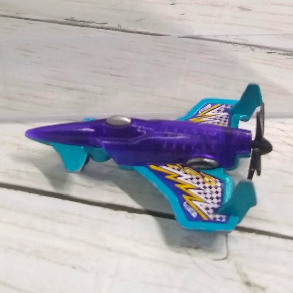 Hot Wheels POISON ARROW F05 Diecast&Plastic 3"l Purple Blue Toy Prop Airplane - Picture 5 of 8